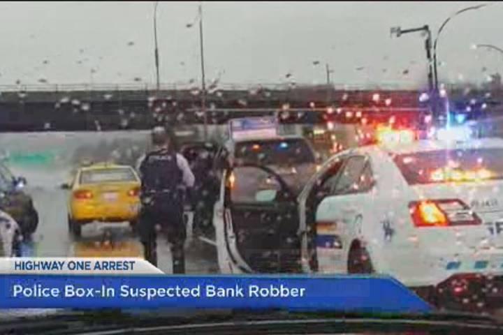 卑詩省皇家騎警在高貴林一號公路拘捕一名懷疑銀行劫匪