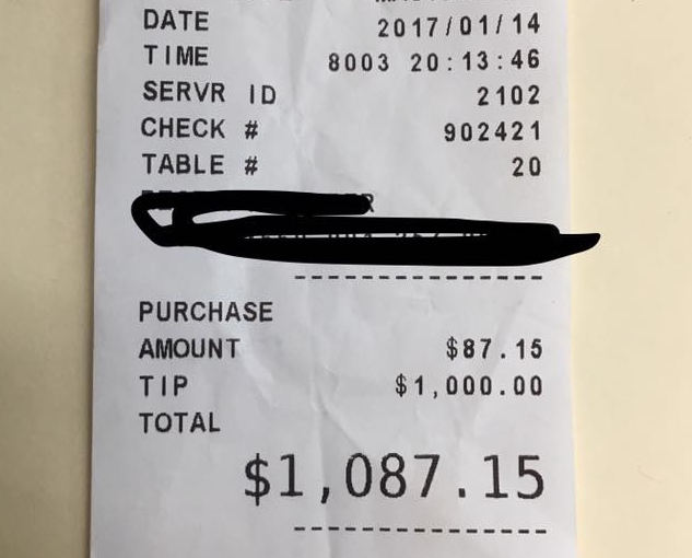 感動：辛勤服務生獲得千元小費