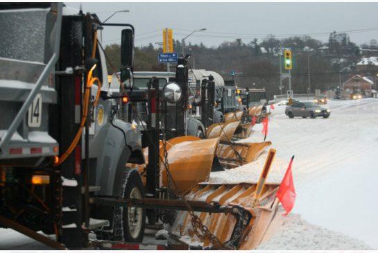 雪太大 鏟雪車翻車致一死