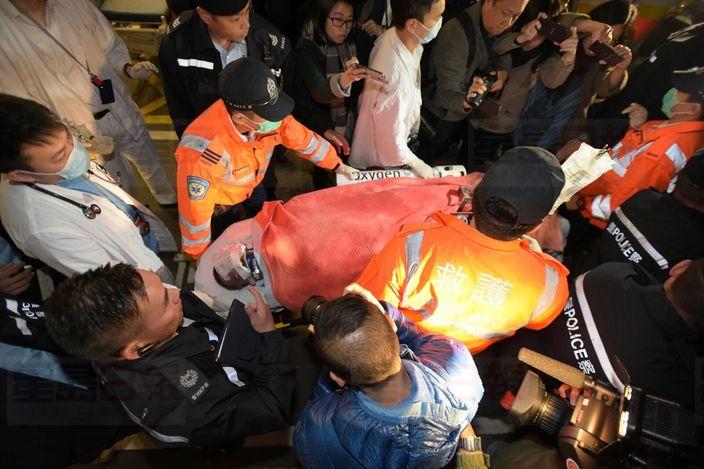 港鐵縱火案傷者增至17人 2人危殆