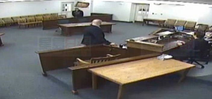 美狂躁男不滿要坐監1年 向法官怒擲4張椅子