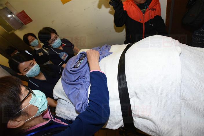 港鐵縱火案台女傷者穩定復原　啟程回台治療