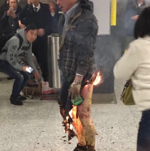 男乘客下身著火變火人 乘客除外套撲救
