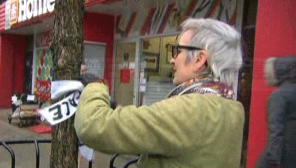 支持穆斯林 這個社區街頭扎滿白緞帶