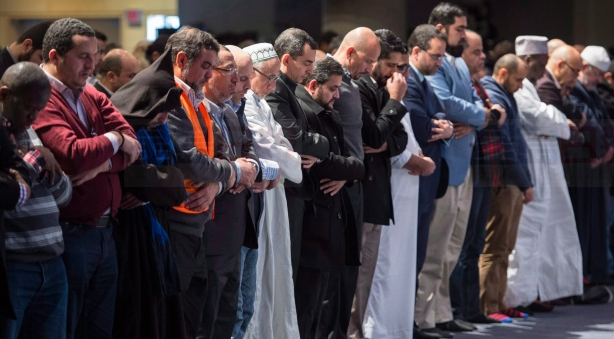 魁北克市今舉行遊行 悼念清真寺恐襲遇難者