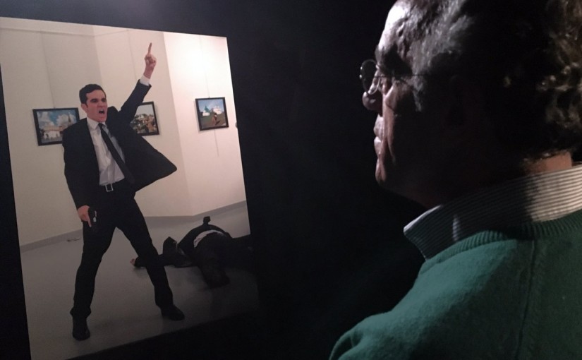 槍殺大使照片顯時代仇恨 獲世界新聞攝影獎