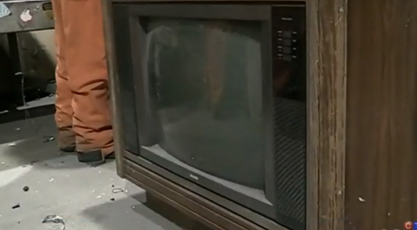 30年前電視里塞10萬現金 如今嚇到回收廠員工