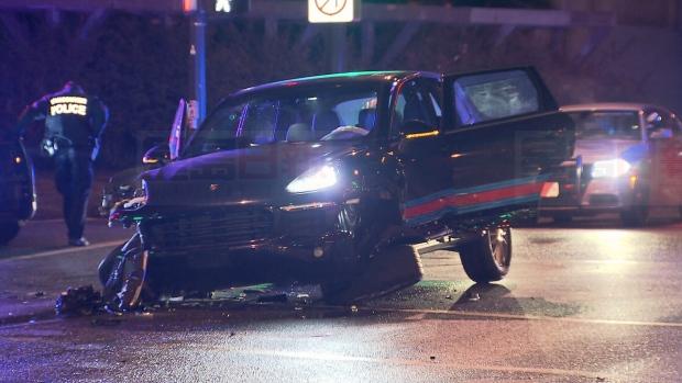 溫哥華西區發生偷車案 疑犯駕駛的失車與警車相撞後被捕