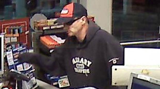 連搶四次加油站劫匪照片曝光