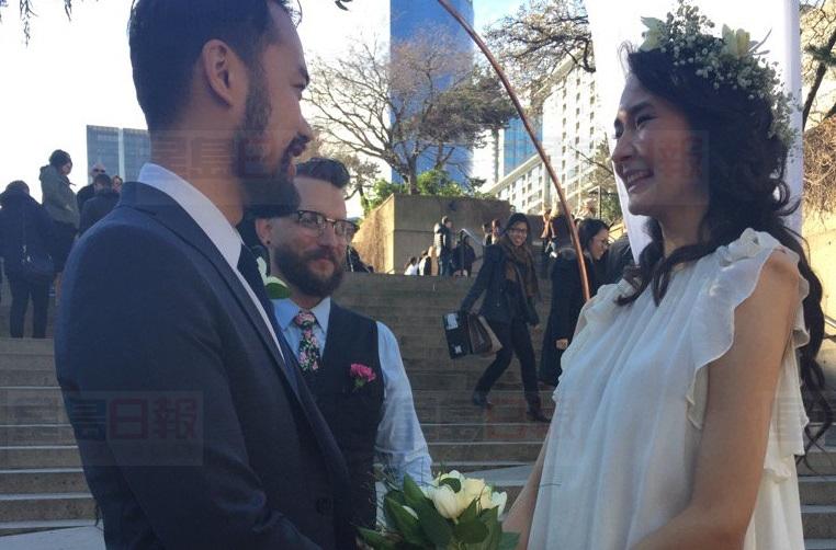 溫哥華市中心舉行集體婚禮