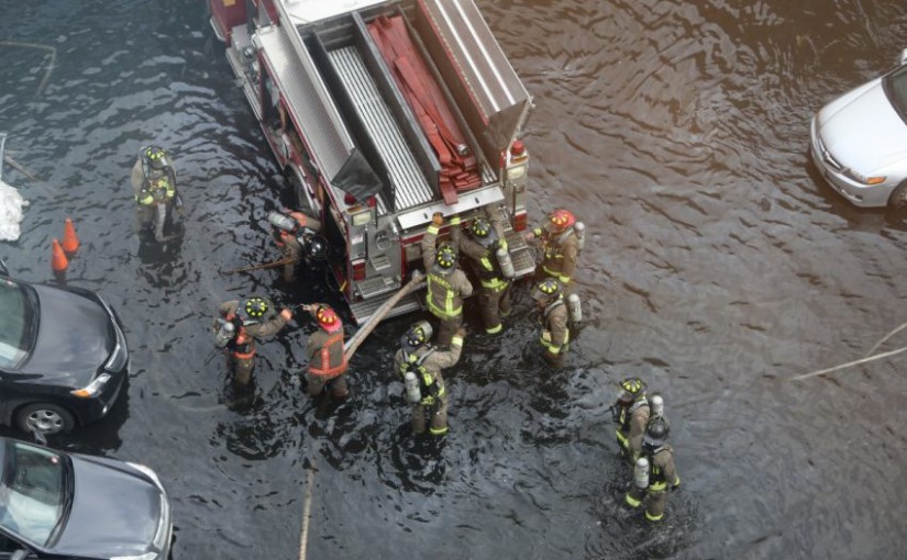 央街羽毛球俱樂部大火圖集：現場一片汪洋