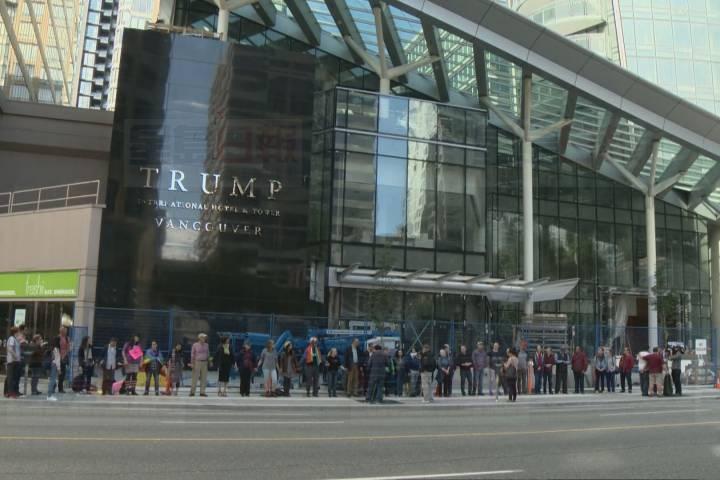 溫哥華市中心的特朗普酒店大廈星期二揭幕