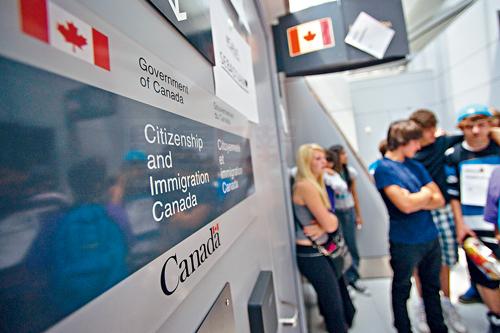 加邊境局開始嚴查中國遊客 持假簽證入境人數激增