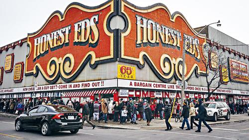 本週末揮別Honest Ed’s 四天狂歡節今晚開始