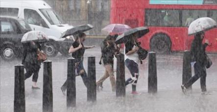 本週末多倫多降雨量超出預計 河邊市民出行危險