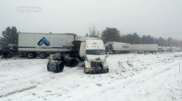 HWY401連環大撞車危險品洩漏 1死28入院