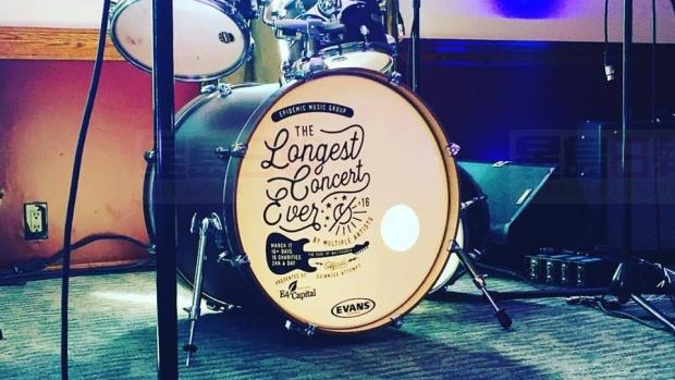 16天不停唱歌！安省酒吧目標破健力士音樂會記錄