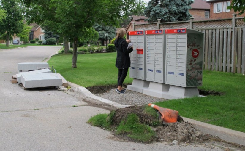 密市社區郵箱大敞四開 居民擔心身份被盜