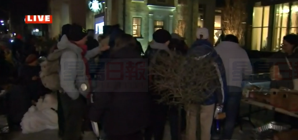 反貧困權益人士在莊德利居住公寓外宿營