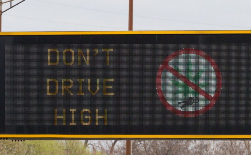 安省高速公路警示牌：請勿吸食大麻後駕駛