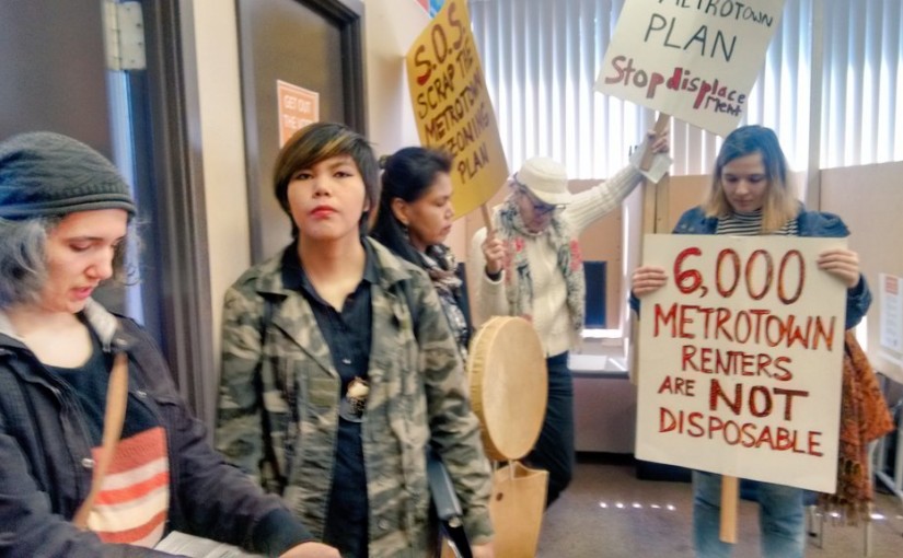 卑詩省本拿比市一名新民主黨省選候選人的辦事處 遭示威者佔據