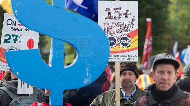 最新民調：大部分多倫多人支持最低工資增至$15/小時