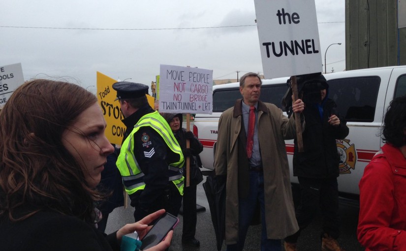 卑詩省政府興建收費大橋 取代Massey隧道 舉行動土儀式遇到示威者抗議