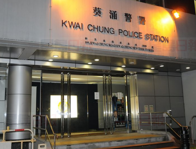 香港中年女子手袋藏價值1.8萬元冰毒 被逮捕