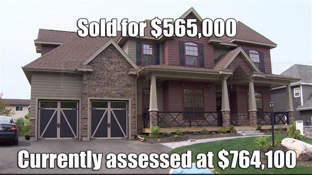 彩票中了一棟新房，他們為什麼卻急著低價賣掉？