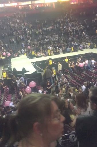 英演唱會會場傳巨響 釀死傷觀眾慌不擇路