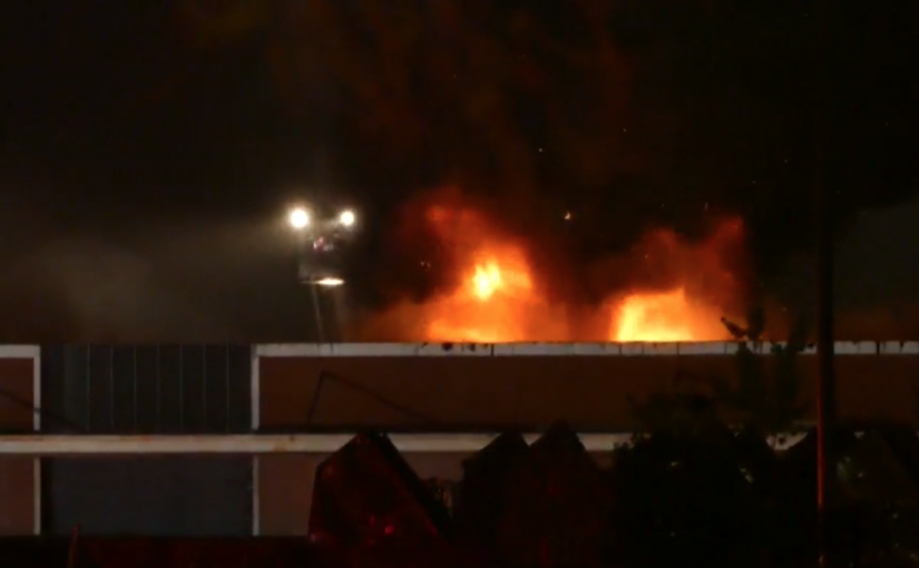 多倫多回收站火災觸發六個警報 40輛消防車趕到現場 