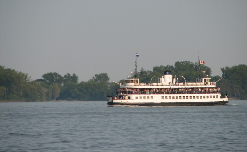 往返中央島船隻受限制