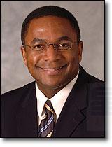 士嘉堡議員親述幫忙制服 大鬧飛機頭等艙乘客