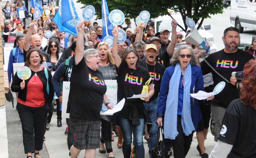 醫療支援工會成員溫市中心遊行示威