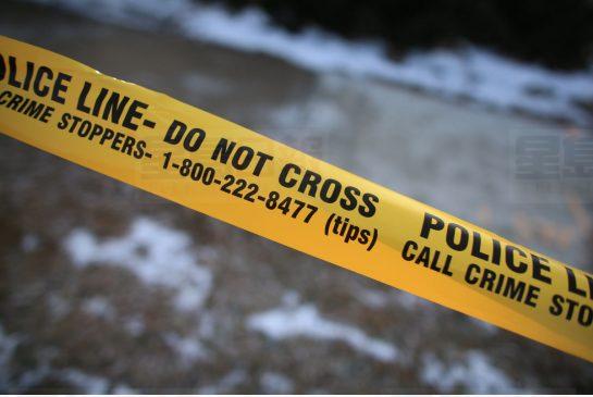 湖邊高樓玻璃掉落 致部分路段封路