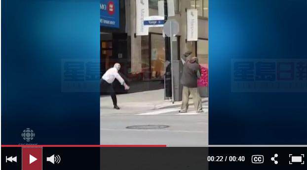 多倫多市中心保安向浪漢扔鞋 路人冷漠無人制止