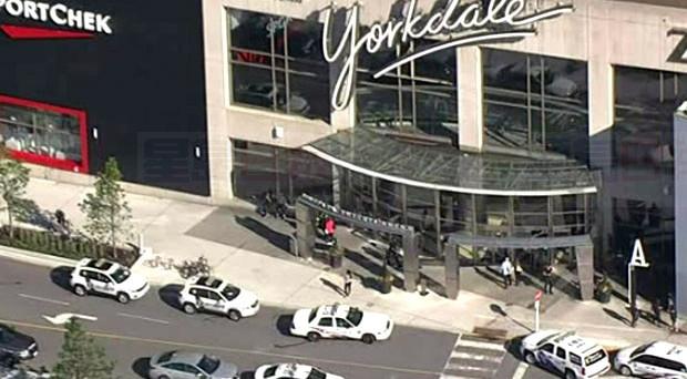 Yorkdale被刺青少年傷勢嚴重 警方正尋找嫌犯