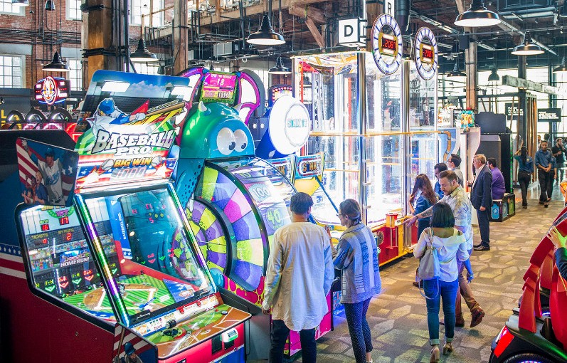 多倫多大型娛樂中心Cineplex’s Rec Room市中心開放