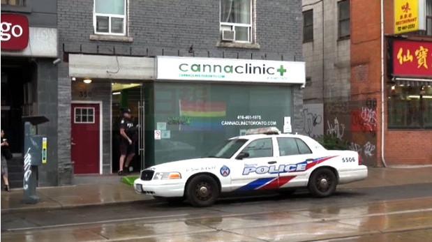 多倫多警方突襲行動中大量大麻和現金被查獲