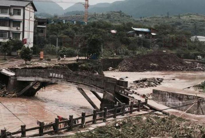 重慶暴雨10萬人受災 毀橋塌屋慘釀2死