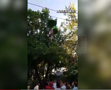 女孩懸掛高空纜車座椅外墜落 幸被人群接住