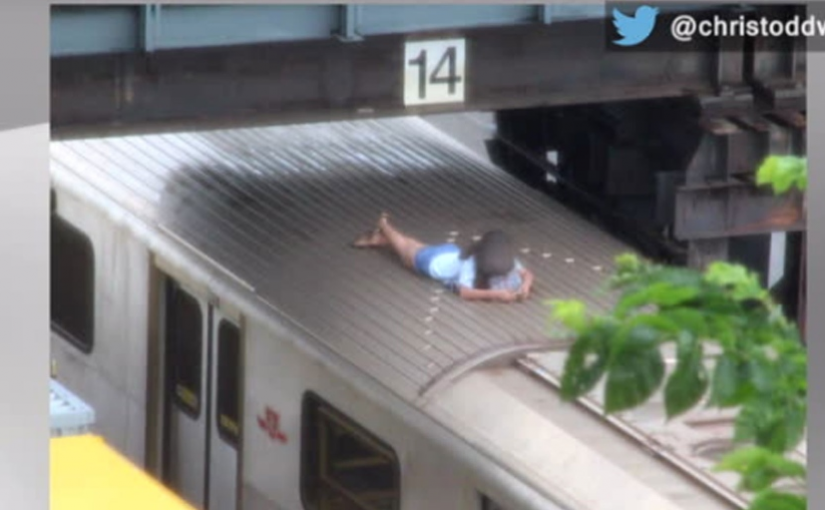 下頭600伏電流 13歲女孩輕鬆在TTC列車頂小睡