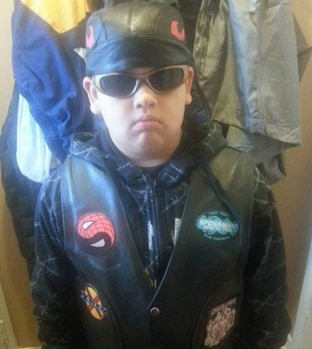 被欺凌少年得“機車黨”援助 30架車左右兩排“護駕”上學