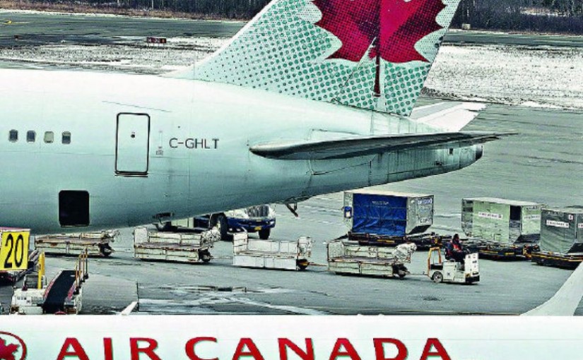 千鈞一發！加航飛機差一點在滑行跑道降落