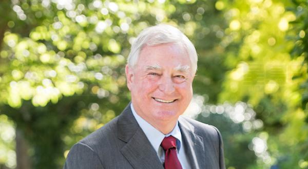 前聯邦國際貿易部長艾民信獲卑詩理工學院頒發榮譽博士