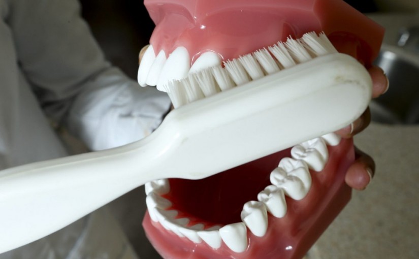 男子冒充牙醫被發現 有人可能看了一個假牙醫！