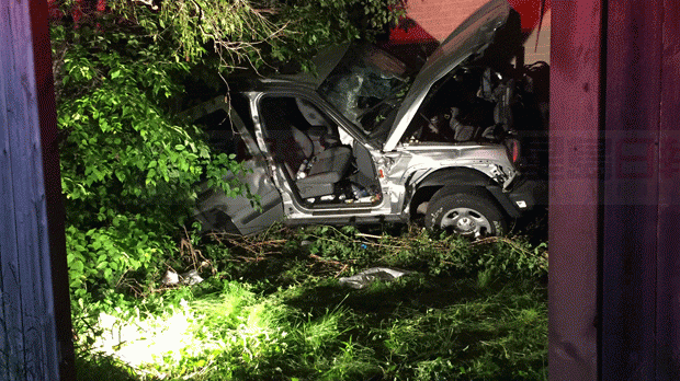 多倫多又有SUV衝進家裡 原因原來是…