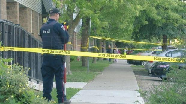 三岁男孩骑滑板车时被撞倒 伤势严重