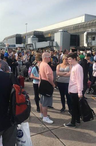 英國曼徹斯特機場現可疑包裹後緊急關閉