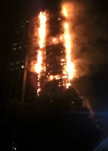 倫敦住宅公寓大火 已致6死74傷